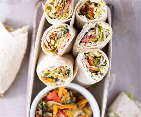 Nakrájané wrapy na tanieri