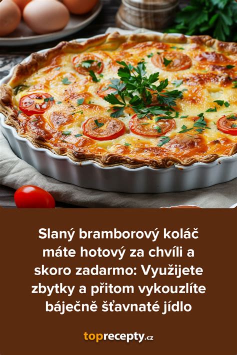 Hotový upečený kurací slaný koláč