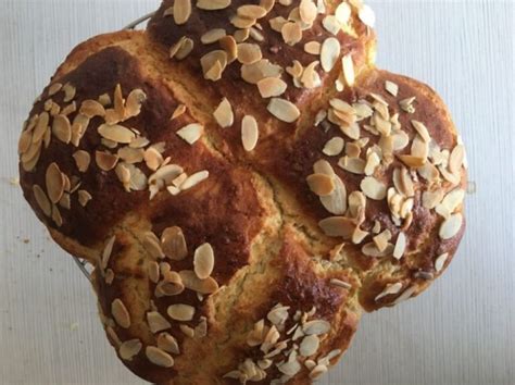 Hotový tradičný východniarsky koláč (paska)