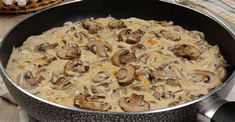 Bohatá hubová omáčka