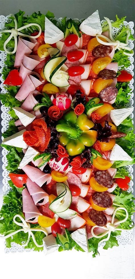 Ilustrácia rôznych druhov zeleniny a syrov