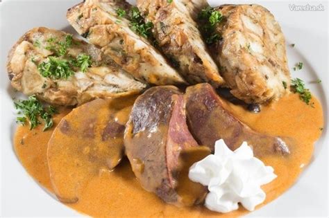 Ilustračná fotografia hotového jedla Pľúcka na smotane s knedľou