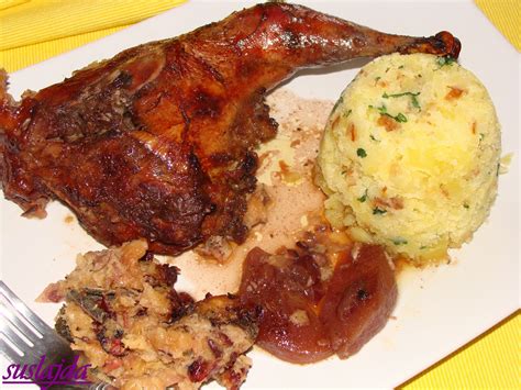 Pečený bažant s jablkami a cibuľou