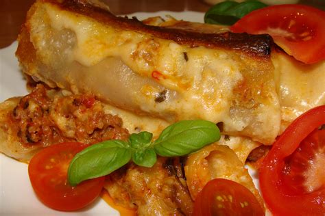 Zapečené cannelloni pripravené na servírovanie