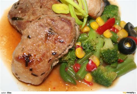 Steak z bravčovej panenky s grilovanou zeleninou