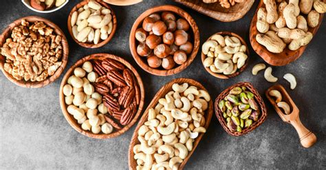 Rôzne druhy orechov a maku