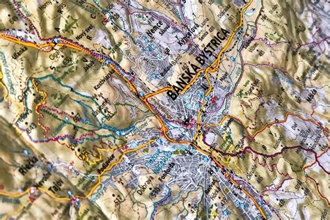 Mapa Banskej Bystrice s vyznačenou polohou vlakovej stanice a okolitých pizzerií