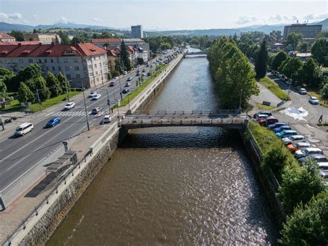 Detail vitráže na železničnej stanici v Banskej Bystrici