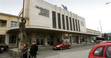 Architektonický detail železničnej stanice v Banskej Bystrici