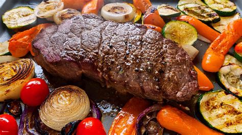 Servírovaný hovädzí steak s prílohami