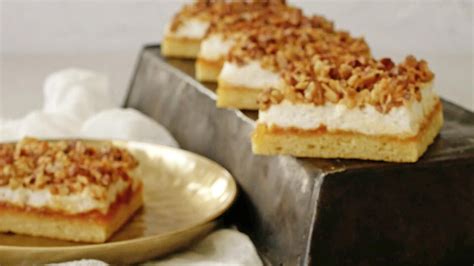 Grankový koláč s džemom a polevou