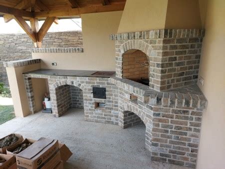 Tehlový záhradný krb