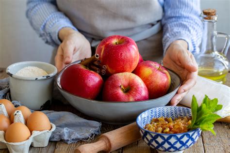 Jablká a suroviny na koláč