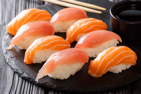 Nigiri sushi s lososom