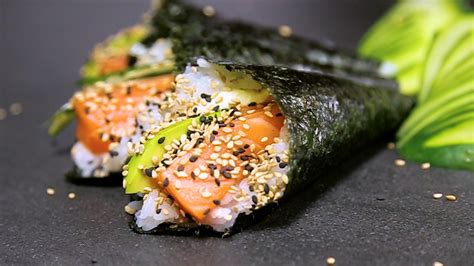 Temaki sushi v tvare kornútku