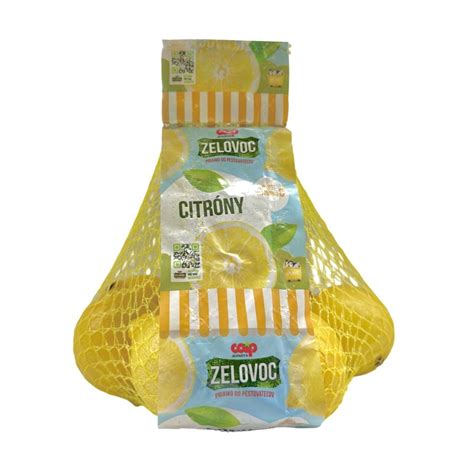 Čerstvé citróny a ingrediencie na jogurtovú plnku