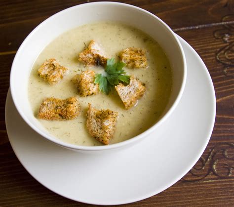 Cesnaková polievka s krutónmi