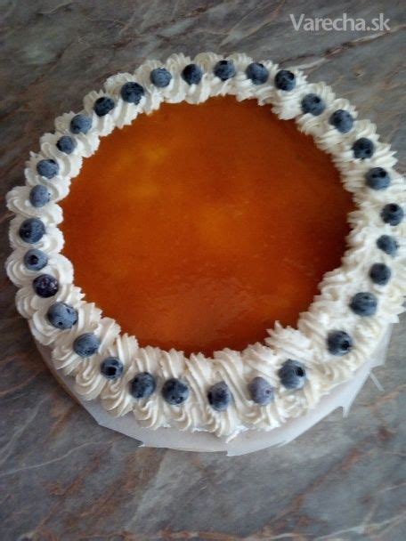 Ilustračné foto hotovej nepečenej gaštanovej torty