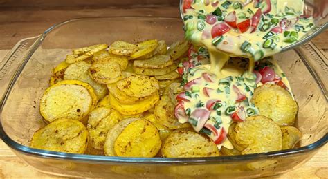 Zapečené zemiaky s cviklou na plechu