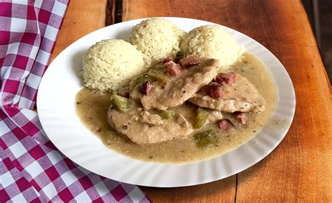 tanier s hovädzím na znojemský spôsob a ryžou