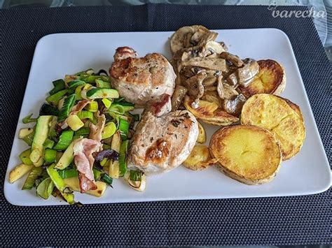 Hotový hamburger s opečenými zemiakmi