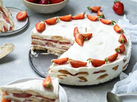 Jahody a smotanová torta