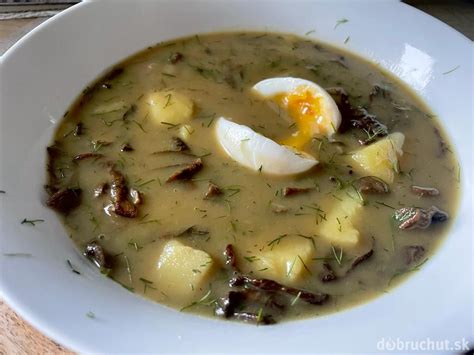 Hotová kyslá hubová polievka s krúpami