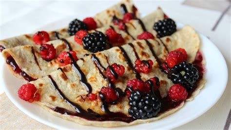 Ilustrácia základných surovín na palacinky z ovsených vločiek