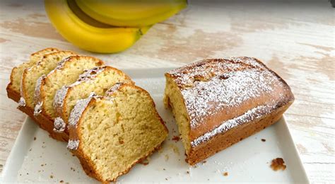 hotový banánový chlebík nakrájaný na plátky