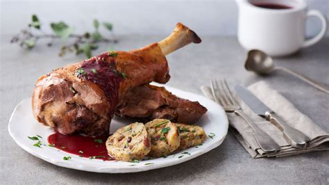 Plnená morka s brusnicovou omáčkou