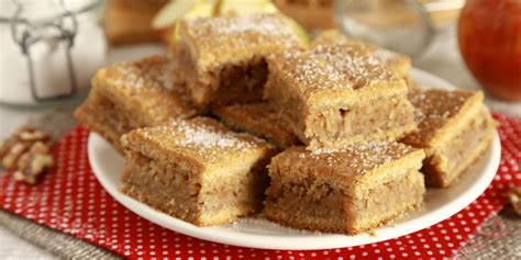 Jablkovo-orechový koláč