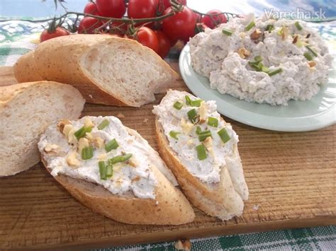 Tofu nátierka s cibuľkou a orechami