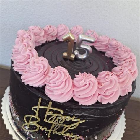 čierno-ružová torta dekorácia