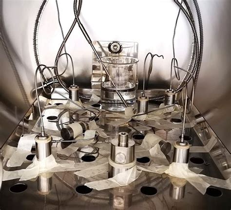 Ilustrácia procesu sterilizácie pohárov