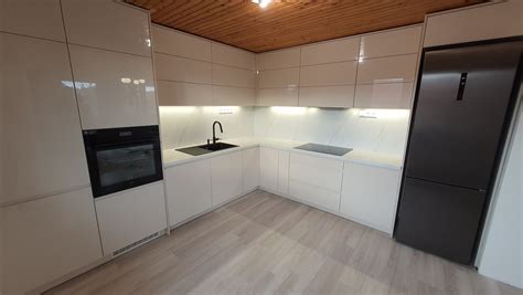 Štýlová kuchynská linka s ryžovarom