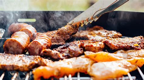 Rozdiel medzi priamym a nepriamym grilovaním