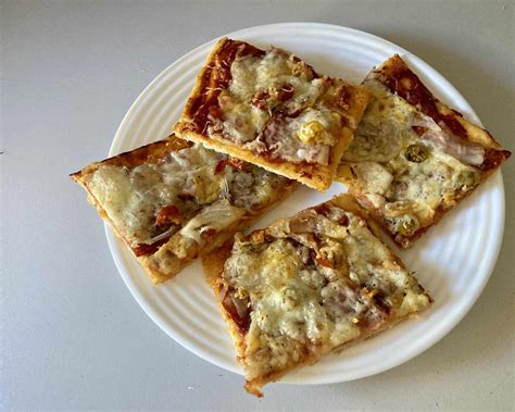 hotová pizza z jogurtového cesta