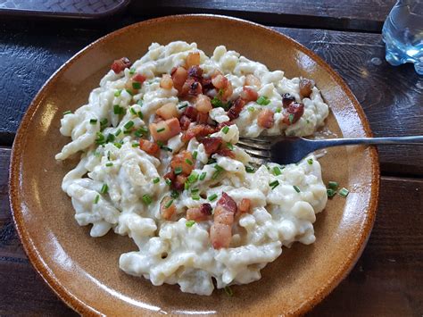 Deti jediace halušky