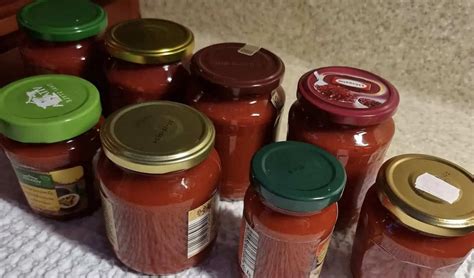 Ilustračná fotografia hotového domáceho kečupu v pohároch