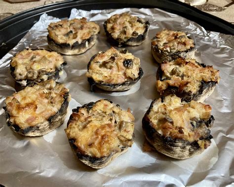 Plnené šampiňóny Portobello pripravené na pečenie
