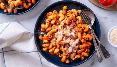 Ilustračná fotografia cestovín a šalátov