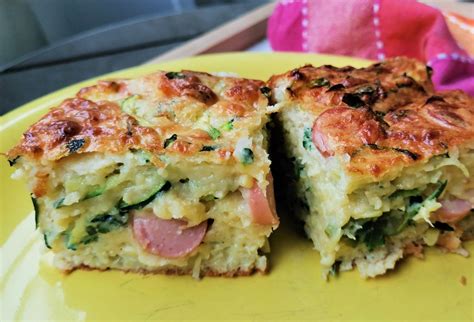 Slaný cuketový koláč s údeninou a syrom