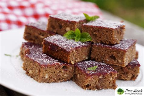 Cuketový perník s ovocím