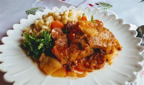 Bravčové pliecko s lečom a klobásou