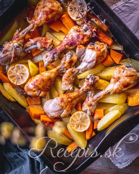Kuracie stehná pečené na zemiakoch s cesnakom a rozmarínom