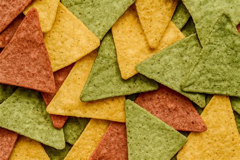 Fotografia rôznych dipov k tortilla chips