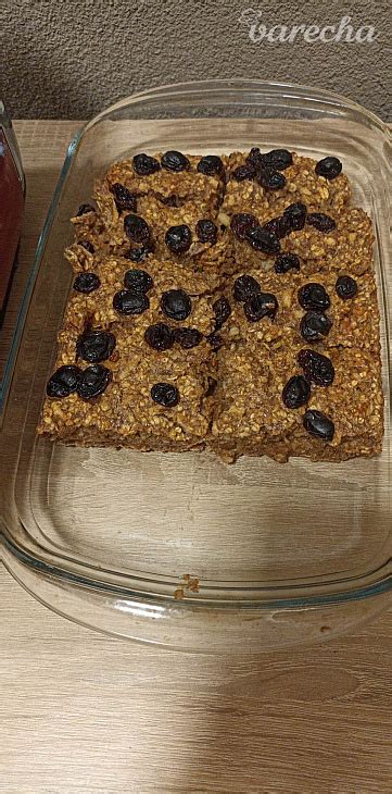 Foto hotového tvarohovo-ovocného koláča z ovsených vločiek