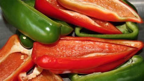 Čerstvé papriky a kukuričná múka ako ingrediencie