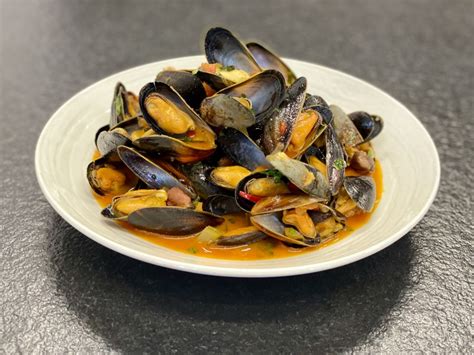 Čerstvé slávky pripravené na varenie