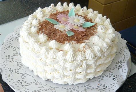 zdobená šľahačková torta